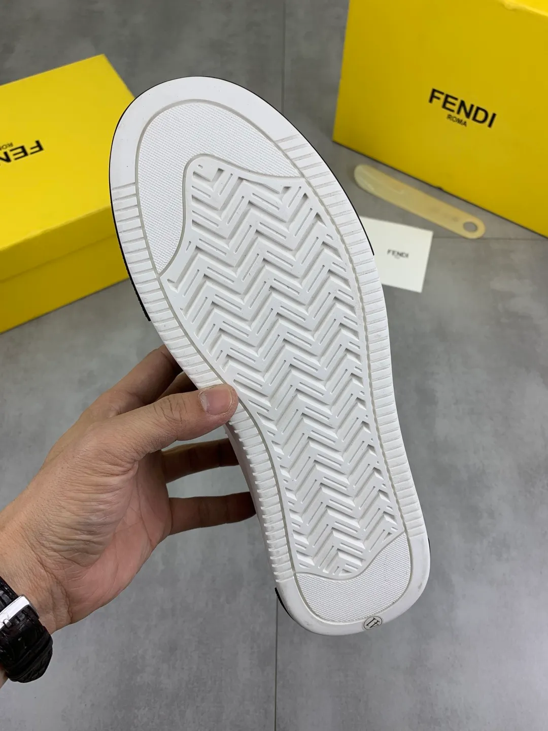 ​Men's shoes 💰P420 💰[New style] little monster 🆘 New style at FENDI counter 🕶️🕶️Simple routing effect, showing an elegant and cool driving shoe 🎬Using imported calfskin + first-layer pigskin lining🐂Excellent material🎬Detailed workmanship 🤗Comfortable foot feel➰➰. ​Pair it with any outfit to show your taste and temperament, low-key luxury ♻️Design ​simple and elegant ​noble and fashionable 🍃​Very loved and favored by trendy men 💓❤️size: 38-44 4️⃣colors available
